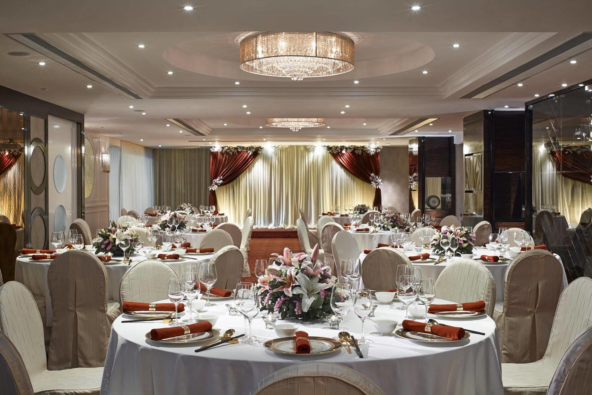 Dorsett Kwun Tong, Hong Kong Hotel Екстериор снимка
